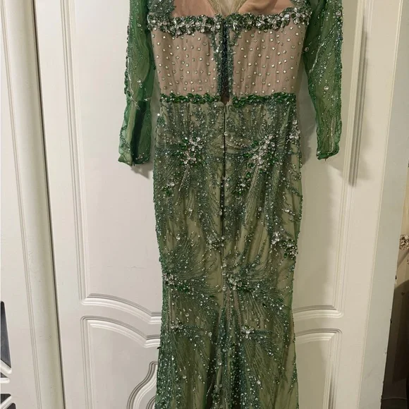 Elegant Green Beaded Evening Dress - Picture 4 of 7